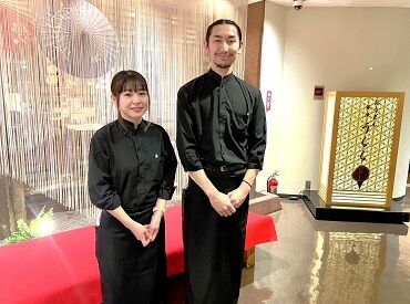 おうどん　銀座うらら　/　銀座グランドホテル 上下黒の制服です◎
チームプレイで楽しく働いています！
スタッフから人気の≪絶品まかない≫も自慢です！