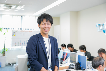 祇園駅徒歩3分の好立地！しかも交通費は全額支給！！
ネイルもピアスも髪も服装も自由だから、今のままで始められる♪