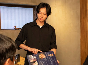 髪色・ネイル・ピアス・ヒゲ　など…
オシャレは自由！
自分らしいスタイルで働けます♪