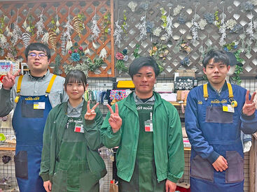 オフハウス　津島店 スタッフ同士年代問わず仲良し♪
働きやすい環境ですよ◎

大学1年から始めて、卒業まで在籍しているスタッフがほとんど☆