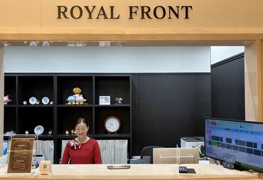スマートな制服で勤務♪
接客や、アテンドに挑戦してみたい方も、
お気軽にご応募してください!!