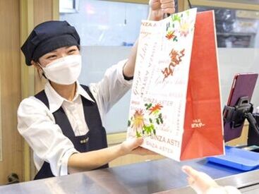 ★常連さんに愛される高級中華★
お店自体は小規模なので、
スタッフは3~4名体制で働きます!
顔と名前もすぐ覚えられますよ◎