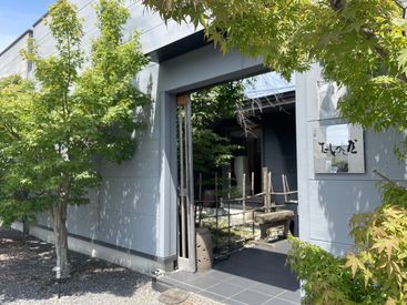 しゃぶしゃぶ たわら屋 ＼学生さん・フリーターさん活躍中／
高級感あるしゃぶしゃぶ店＊
髪色自由◎あなたらしく働ける♪
絶品まかないも！！