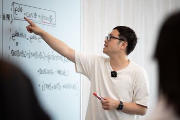 厚胤塾 上田校 ＜オンライン面接実施中！＞
上田駅から徒歩6分なので通勤ラクラク♪
勤務後に周辺施設で買い物もできて効率◎