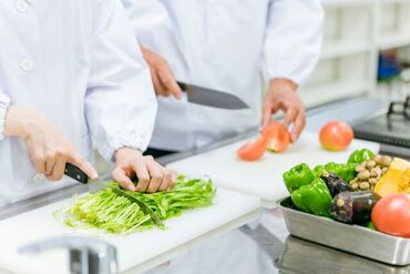 ◆調理業務の経験がある方
◆料理スキルを伸ばしたい方
…皆さん大歓迎です！(^^)
モクモク作業が好きな方も必見のオシゴト◎