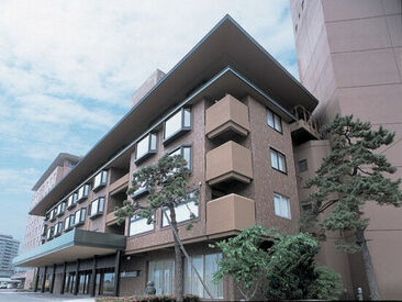 湯の川観光ホテル祥苑  ＼* アナタらしく働ける！ *／
幅広い年代のスタッフが活躍★
だからこそ、「スタッフの働きやすさ」を大切にしています