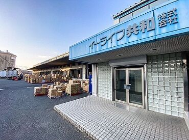 イーライフ共和株式会社 当社は鹿児島を本社として九州各県に展開する、
日用品、石鹸、洗剤、化粧品、家庭用雑貨などの
卸売を行っている企業です。