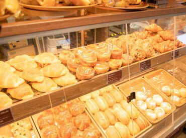 『興味はあるけど踏み出せない』
そんなあなたにおすすめ!
全国に190店あるパン屋だから
充実した研修で安心して始められる！