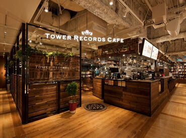 TOWER　RECORDS　CAFE　渋谷店 お客様がコラボごとに作品の世界観に浸りながら楽しんで
推し活できるオシャレで素敵な空間です♪