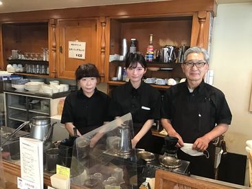 神谷珈琲店 お客様との距離も近いお店です♪
家族層からシニア層まで幅広いお客様がご来店されます★
東十条銀座商店街のメイン通り！！