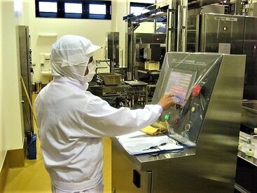 フレンズパン協業組合　常滑工場 給食用ご飯の製造スタッフです！
機械の使い方や作業の手順など、はじめはスタッフが教えますのでご安心を◎