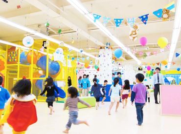 ケガをしないように見守り、接客をしながら
楽しく遊ぶ姿をみて、癒やしを貰える
一石二鳥のお仕事です♪
