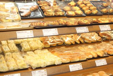 *設立75年の安定企業*
スーパーなどで販売されるパンを製造！
豊平区など道内に4店舗直営店◎
地元の方々に愛されているパン屋♪