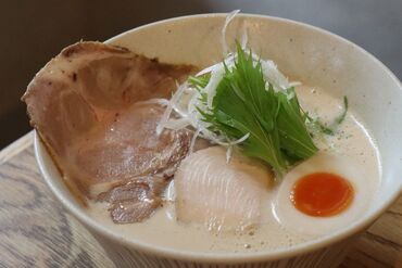 麺屋のとなり　※2024.6月OPEN 履歴書不要で気軽に応募へGo！
店主は気さくなので、ご安心を◎
シフトはお気軽にご相談くださいね★