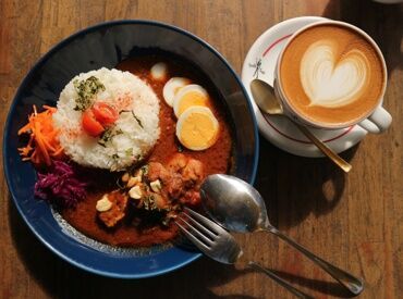 「将来は独立して自分のお店を持ちたい！」
カフェ運営の全工程に携われるので、学びにはピッタリの環境です★