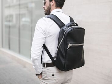 ﾟ*｡☆ NEWスタッフ募集 ☆。*ﾟ
20～40代の男女スタッフ活躍中！
販売経験を活かせるお仕事
ブランクがあってもOK