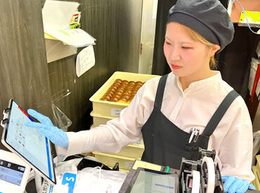 エーワンベーカリー南海新今宮駅店　【202】 いつも笑顔でいっぱいの温かい雰囲気も魅力のひとつ◎
チームワークバッチリです！