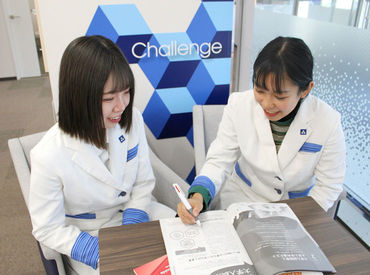 «講師同士はとても仲良し≫大学・サークル・就活など、バイトのこと以外も気軽に相談できちゃいます♪