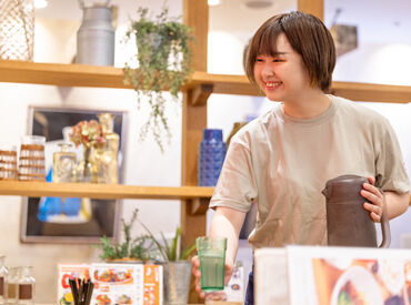 フリーター歓迎★
バイト自体初めての方も歓迎◎
<オシャレな店内でお仕事start>