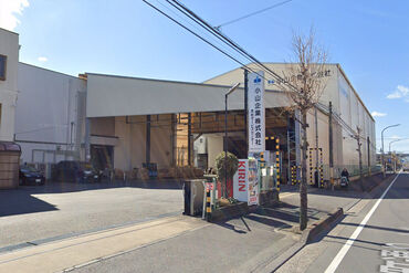 小山産業株式会社(本社サービスセンター) 経験は一切不要★倉庫内のフォークリフト作業のお仕事です！自転車やバイク通勤も可能です。