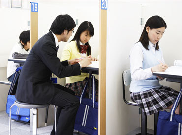 週1日／1コマ～勤務OKだからプライベートとの両立ラクラク！
大学生～主婦(夫)の方まで、幅広いスタッフが活躍中です☆