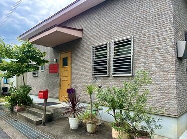 こちらは事務所の外観写真です♪
ご不明な点がございましたら
お気軽にお問い合わせください◎
