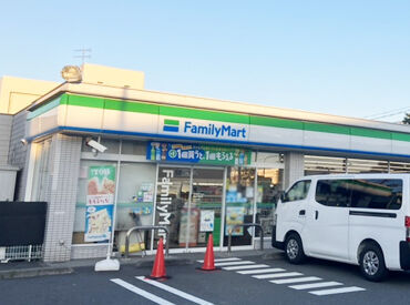 ファミリーマート 瀬谷卸本町店 ファミリーマート瀬谷卸本町店の
店長は超優しいからまるで"神"
毎日楽しいこと間違いナシな店舗でバイトしようッ！