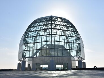 葛西臨海水族園　【公益財団法人　東京動物園協会】 ガラスドームがシンボル♪　
人気のマグロ水槽は迫力満点です！