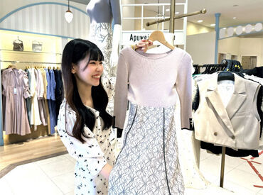 \土日祝に勤務できる方優遇!/
20代活躍中♪高校生も大歓迎◎
まずはお気軽にご応募ください!