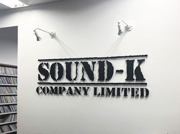 ラフな格好で出社＆勤務OK！
髪型・髪色自由だからあなたらしく働けます♪