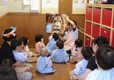 ＼笑顔で働くことが一番！／
明るいメンバーがたくさんの職場♪
子どもたちと一緒に、スタッフも毎日を楽しんでいます★