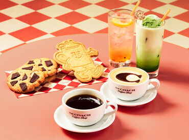 【COACH】はNY創立のグローバルファッションブランドです。
Cafeのグッズ販売や季節限定のフードメニューもあります。
