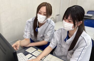 双三光学塗装株式会社　福島工場 《未経験OK◎》
自分のペースでお仕事を少しずつ覚えていけるので、安心して始められます♪
慣れてきたら、とっても簡単です！