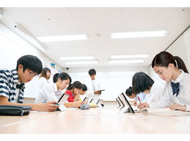 馬渕教室 高校受験コース 阿武山校 生徒たちの学びをサポート！
成長を間近に実感できるから、やりがいもしっかり感じられます。