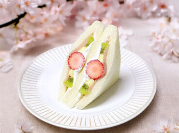 BLOSSOM & BOUQUET 渋谷東急フードショー店 ＼季節限定商品あります♪／
絶品サンドイッチを販売☆
お洒落自由で働けます！！