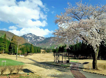 ゴールド越後湯沢カントリークラブ 職場は和気あいあい◎
一人ひとりに合わせた
あったかサポート体制♪
休日にみんなでゴルフをしたり
野菜の収穫をしたりも!?