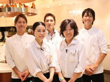 \未経験歓迎/
店長も優しくて、学生も多い職場だから、とっても働きやすい♪
駅チカなのも嬉しいポイント!