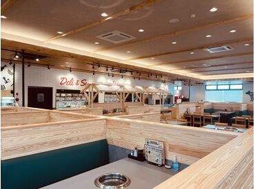 ■□ 飲食店未経験の方も大歓迎 □■
副業・Wワークも可能です！
かけもち先や学校・家庭に配慮したシフト組みも気軽に相談OK♪