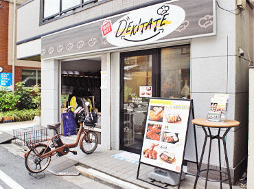 DEKITATE　三田店 ＼フリーター大募集！／
社員へのステップアップ可能！
美味しいまかない【無料!!】
さらに！社員割引50％OFFの社割あり★