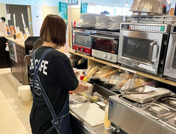 ＼未経験大歓迎♪／
淹れたてのコーヒーや地元食材を活かしたメニューが人気！
道の駅いちかわのカフェで一緒に働く仲間を募集★