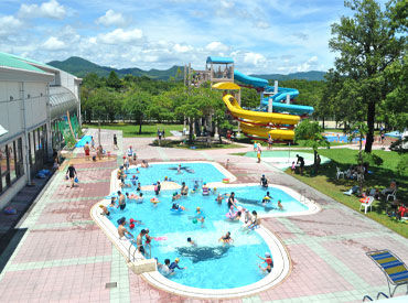 かごしま健康の森公園 ★夏限定のレアバイト★
プールサイドでの監視スタッフ！
経験不要◎
毎年学生さんが活躍中！