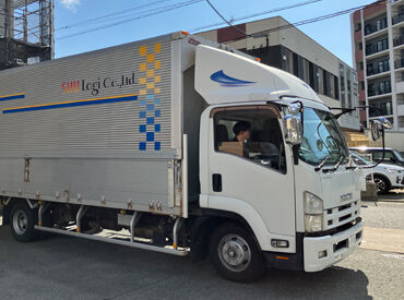 シューロジ株式会社 倉庫業務とドライバー業務の二刀流で大活躍♪
＜POINT＞
・出入荷はリフト使用！
・配送は近距離のみ♪