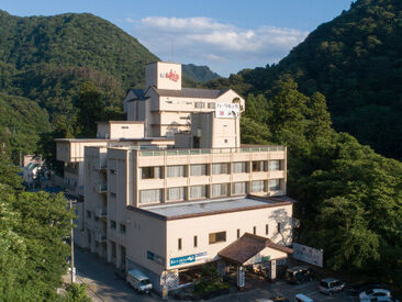 東山パークホテル新風月 ＼* アナタらしく働ける！ *／
幅広い年代のスタッフが活躍★
だからこそ、「スタッフの働きやすさ」を大切にしています