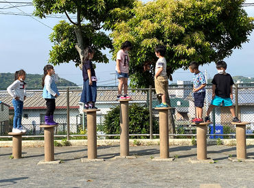 "子どもが好き！"の気持ちがあればOK◎
現在幅広い年代の方が活躍中！
可愛い笑顔に囲まれて、楽しい時間を過ごしましょう♪