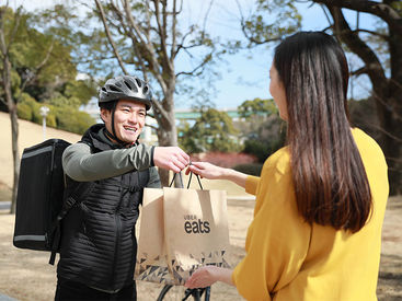必要なのは自転車とスマホだけ!女性も男性もサクッと稼げるデリバリースタッフです♪