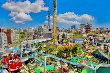 浅草花やしき ＼"浅草といえばココ！"／
そんな有名な遊園地です！
一緒に働く仲間がたくさんいて、
自然と仲良くなれちゃう♪