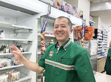セブンイレブン 大阪久太郎町４丁目店 穏やかで温かい雰囲気のスタッフばかり♪
新人さんにもみんな親切に接するので、
不安な気持ちがある方も安心してくださいね☆
