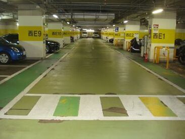特別なスキルや知識は必要なし！
車両案内・誘導や管理業務など、
一から丁寧に教えます♪