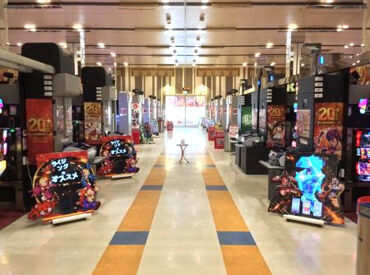 パチンコ店へ行ったことがない方も大歓迎！
お仕事内容は先輩がマンツーマンで指導◎
わからないこともすぐに確認できますよ♪