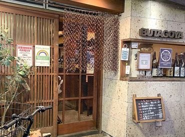 豚小家 予約必須＆行列のできる
小岩屈指の超人気店です♪＊＊
なかなか食べれない絶品豚料理が
無料で食べれるなんて…激レア★